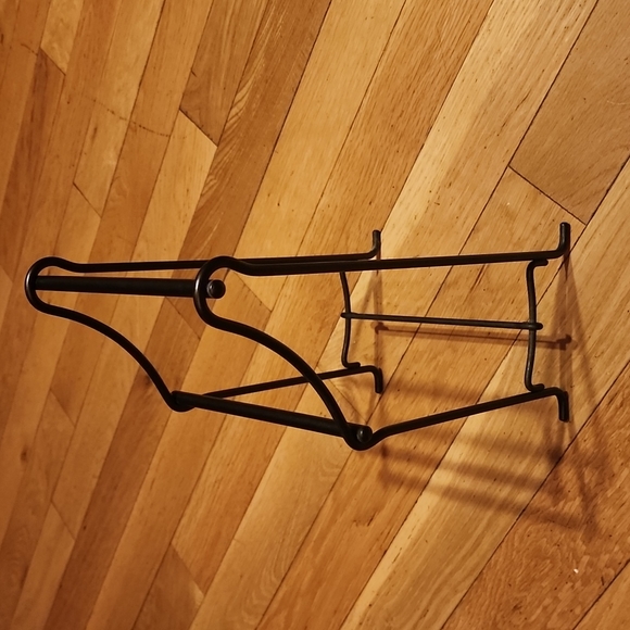 Hand towel rack. (Bronze) - Picture 2 of 2